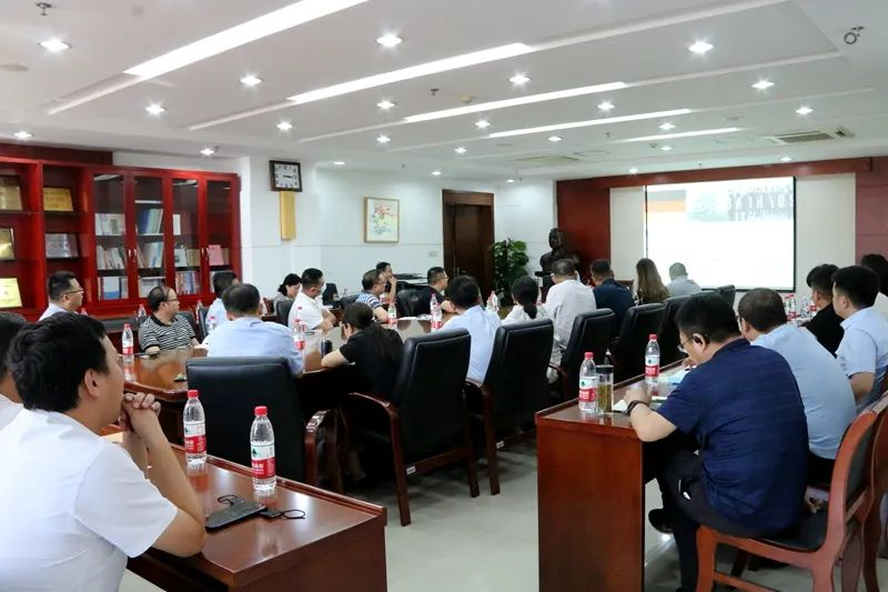 �����(li��n)��(hu��)�M����(zhu��n)�}�v��